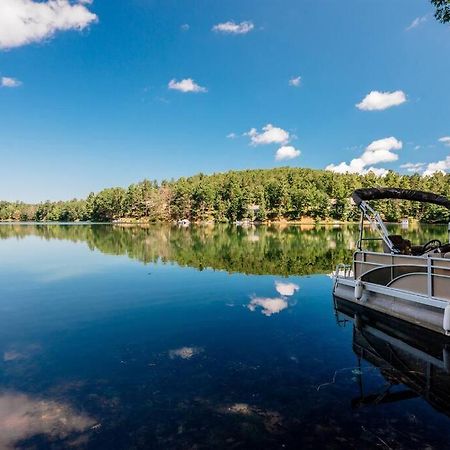 Cabin On Beautiful Arbutus Lake Near Traverse City Exterior photo