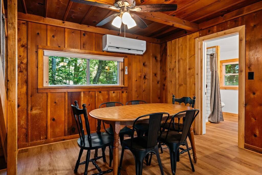 Cabin On Beautiful Arbutus Lake Near Traverse City Exterior photo