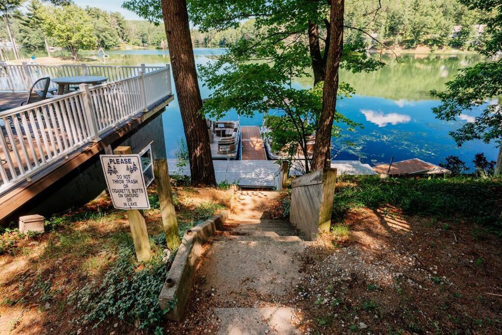 Cabin On Beautiful Arbutus Lake Near Traverse City Exterior photo