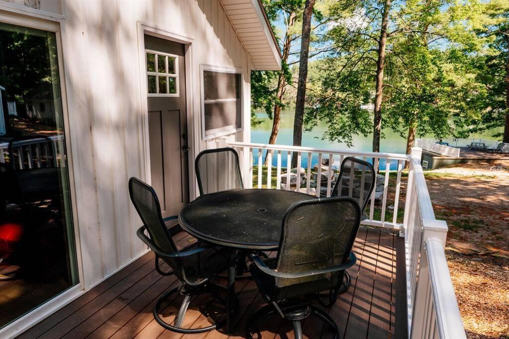 Cabin On Beautiful Arbutus Lake Near Traverse City Exterior photo